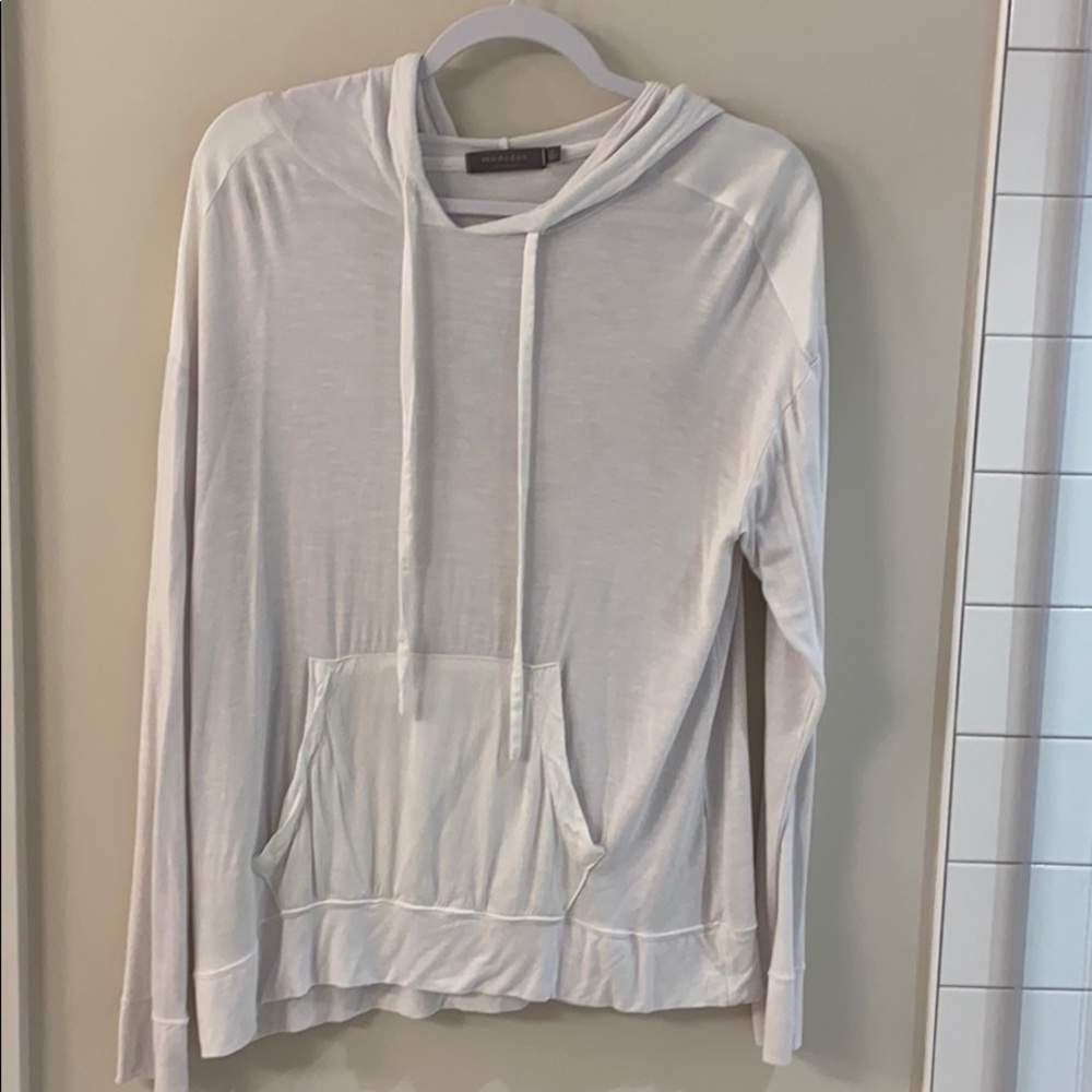 white hooded t-shirt
